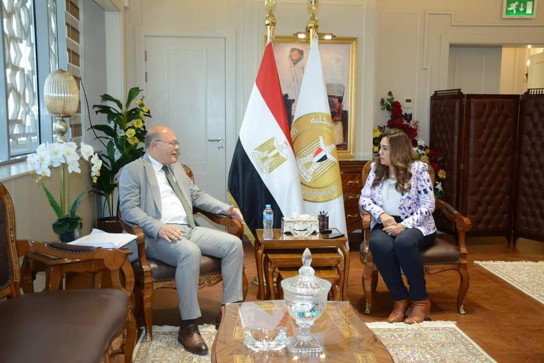وزيرة التنمية المحلية تلتقى رئيس جامعة سوهاج 