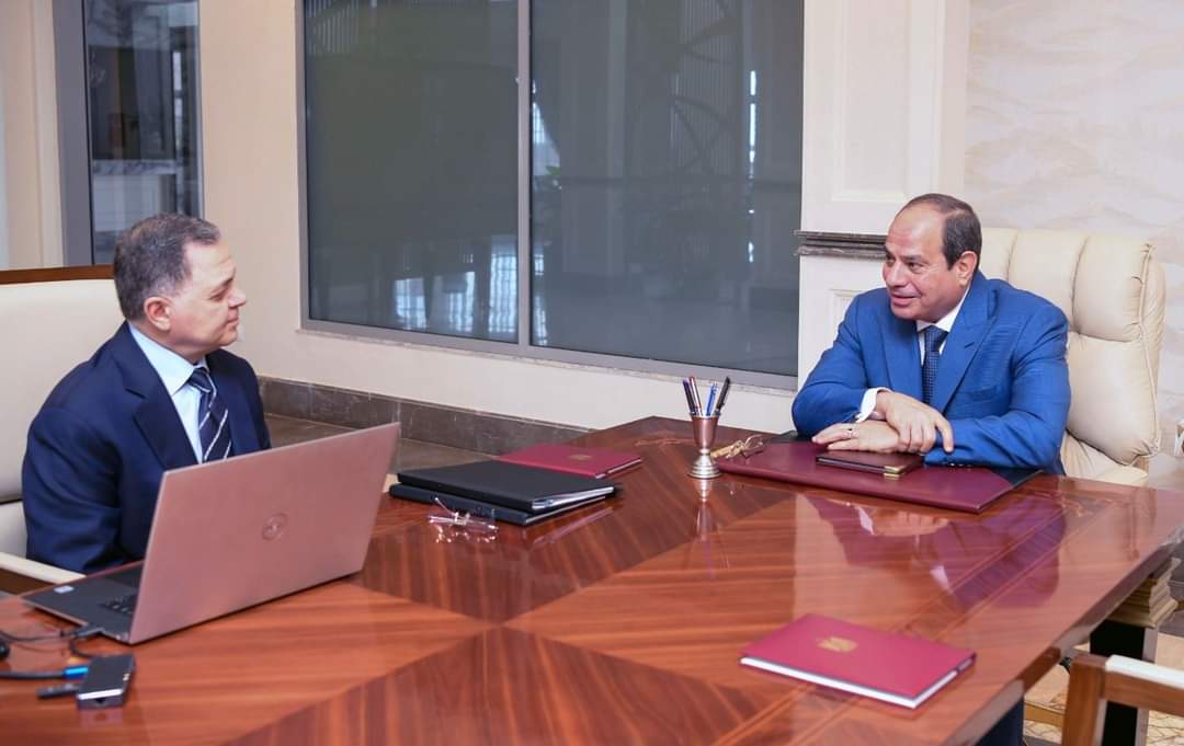 الرئيس يجتمع مع وزير الداخلية