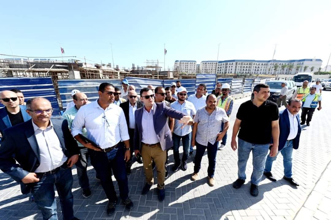 وزير الإسكان يتفقد الموقف التنفيذى لمنشآت "المدينة التراثية" بالعلمين الجديدة 