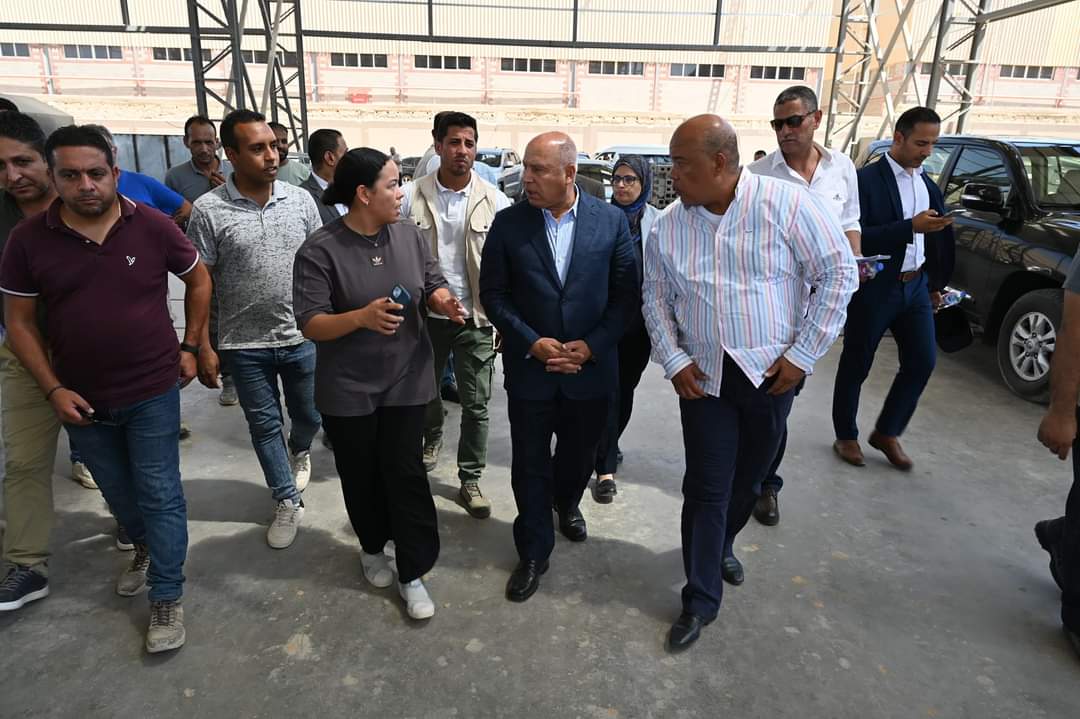 الوزير : حل مشكلات كافة المصانع بشكل فوري