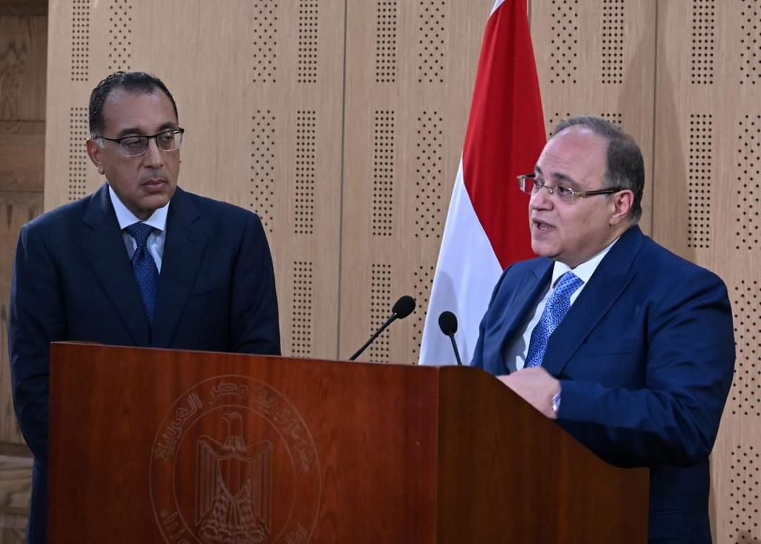 رئيس هيئة الدواء يستعرض جهود الدولة لمتابعة توافر الأدوية وضبط سوق الدواء