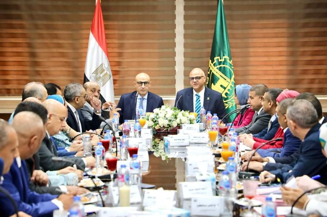 وزير التعليم يناقش مع قيادات القليوبية معالجة مشكلة الكثافة والعجز في أعداد المعلمين