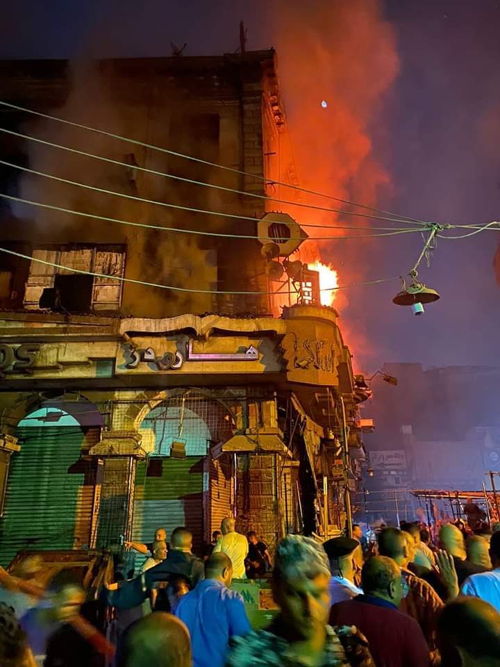 محافظ القاهرة : لجنة هندسية لفحص العقارين المحترقين بحى الموسكى