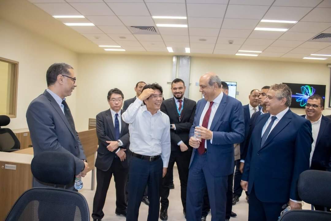 وزير الطيران يتفقد مطار برج العرب الدولى