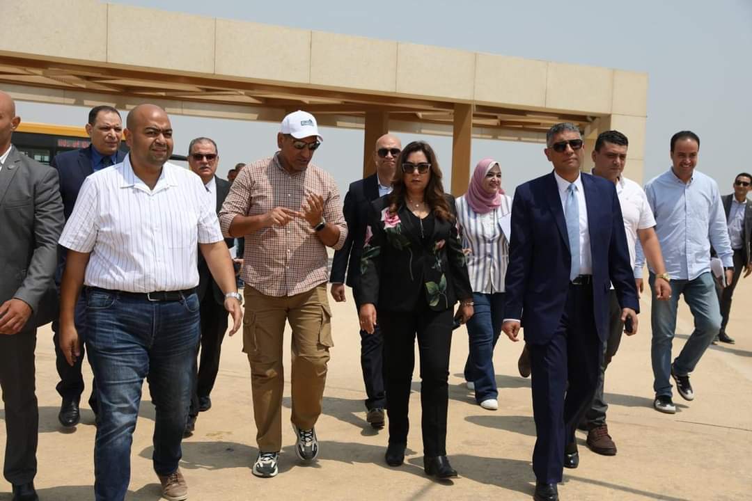 وزيرة التنمية المحلية ومحافظ الجيزة يتفقدان مشروعات تطوير الطرق والمحاور المؤدية للمتحف المصرى الكبير