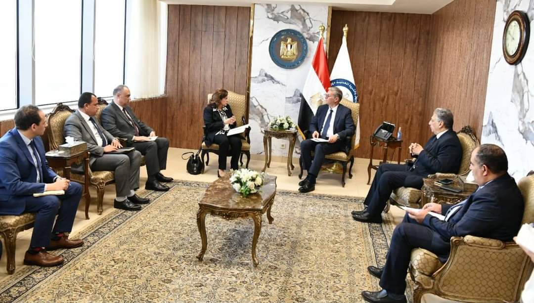 وزير البترول يوقع اتفاقيتين مع الشركات العالمية لضخ 340 مليون دولار استثمارات لزيادة الإنتاج بالبحر المتوسط وخليج السويس
