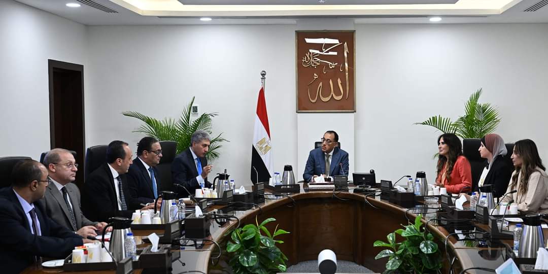 رئيس الوزراء يستعرض المسودة الأولى لاستراتيجية عمل وزارة السياحة والآثار خلال الفترة المقبلة