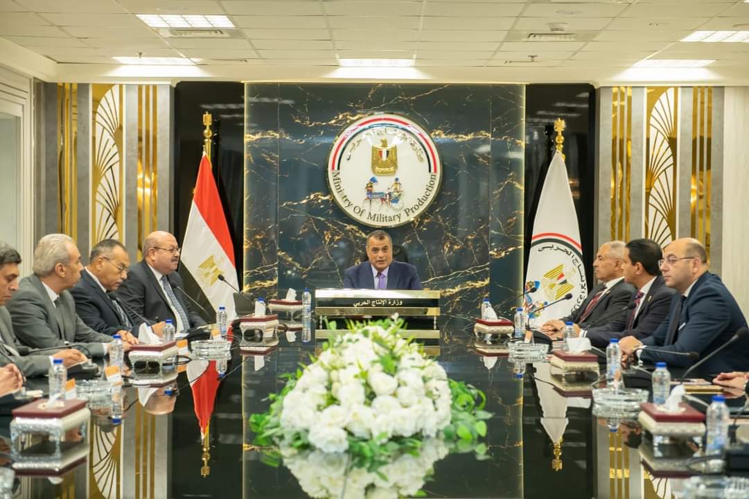 وزير الإنتاج الحربى يبحث مع "حماة الوطن" أوجه التعاون 