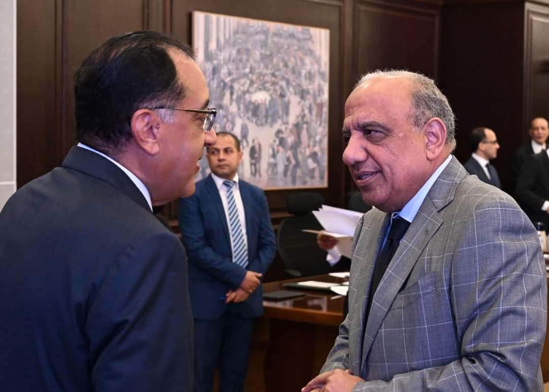 عصمت يستعرض قدرات وخطط منظومة الشبكة القومية لتوليد الكهرباء بمختلف أنواع الطاقة