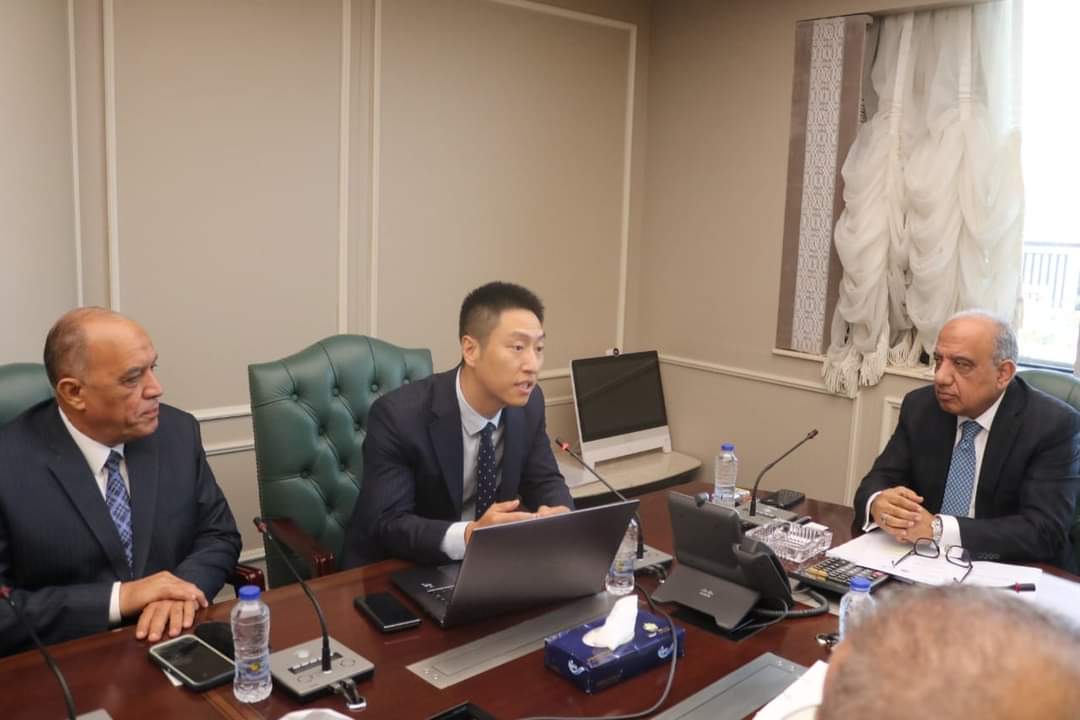وزير الكهرباء يبحث مع مسئولي شركة‏" State Grid "إضافة قدرات جديدة من الطاقات المتجددة