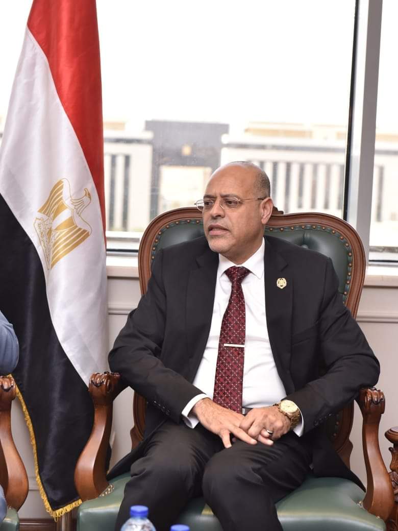 وزير العمل : صرف تعويضات عاجلة للعمال ضحايا سقوط "سقالة بالجيزة"