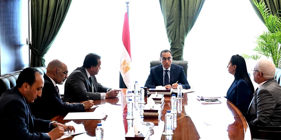 رئيس الوزراء يُتابع موقف ضم عمال البناء والتشييد والمقاولات وأسر "تكافل وكرامة" تحت مظلة التأمين الصحى 