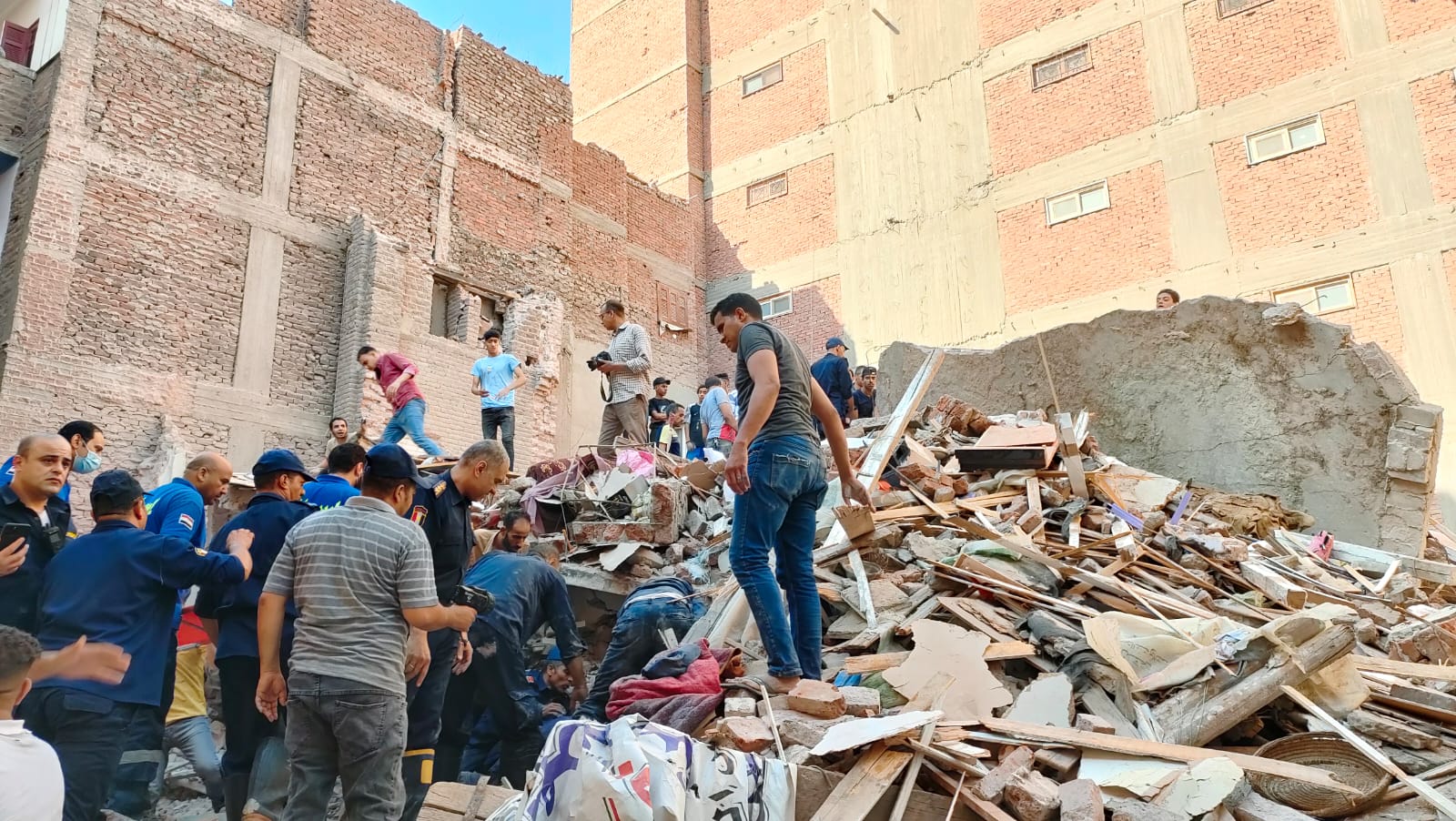 كارثة فى أسيوط.. انهيار منزل ومصرع 14 شخصا