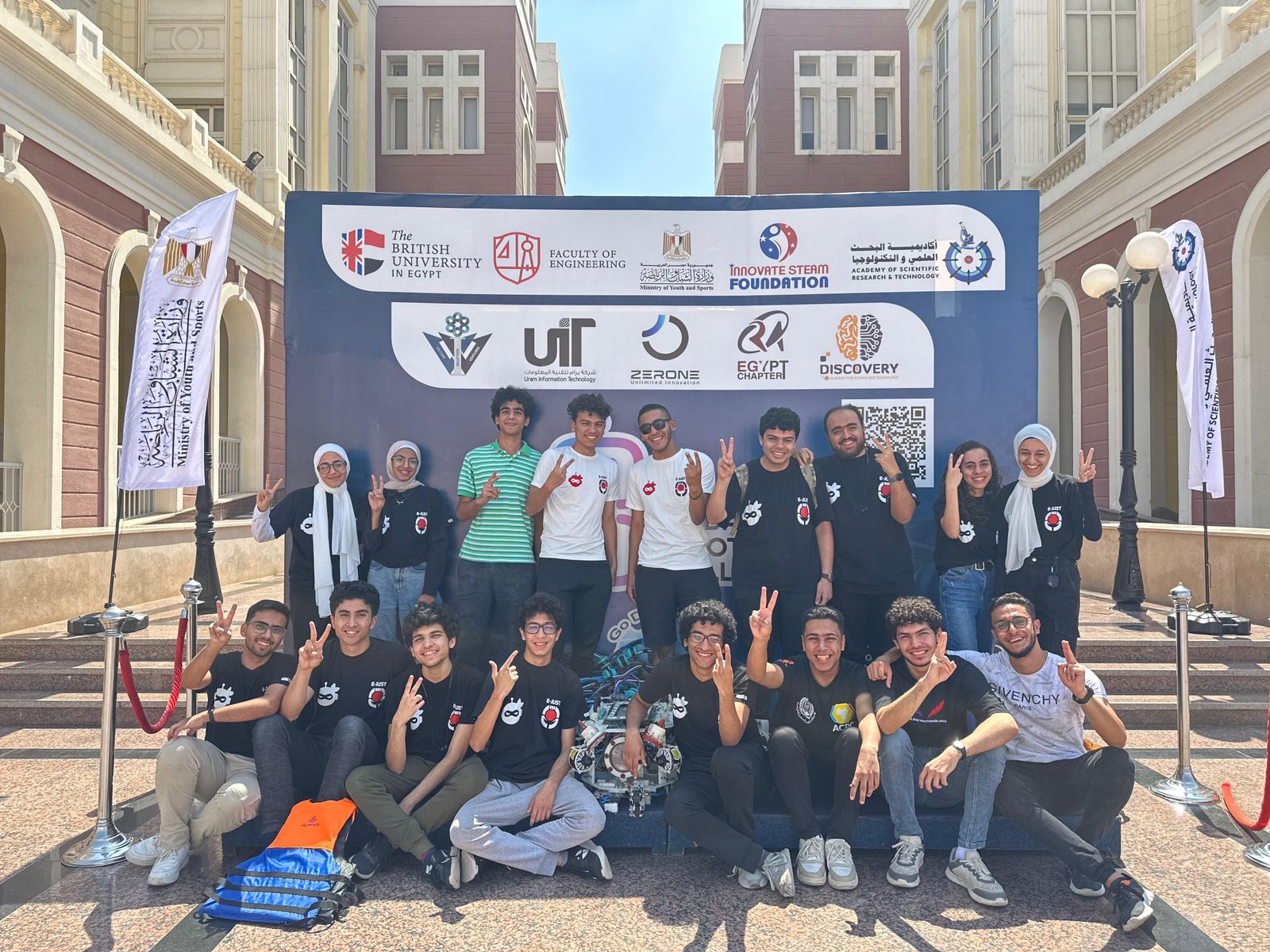 طلاب "نادي الروبوتات " بالجامعة اليابانية يحصدون المركز الثانى فى مسابقة Go Dive Derby