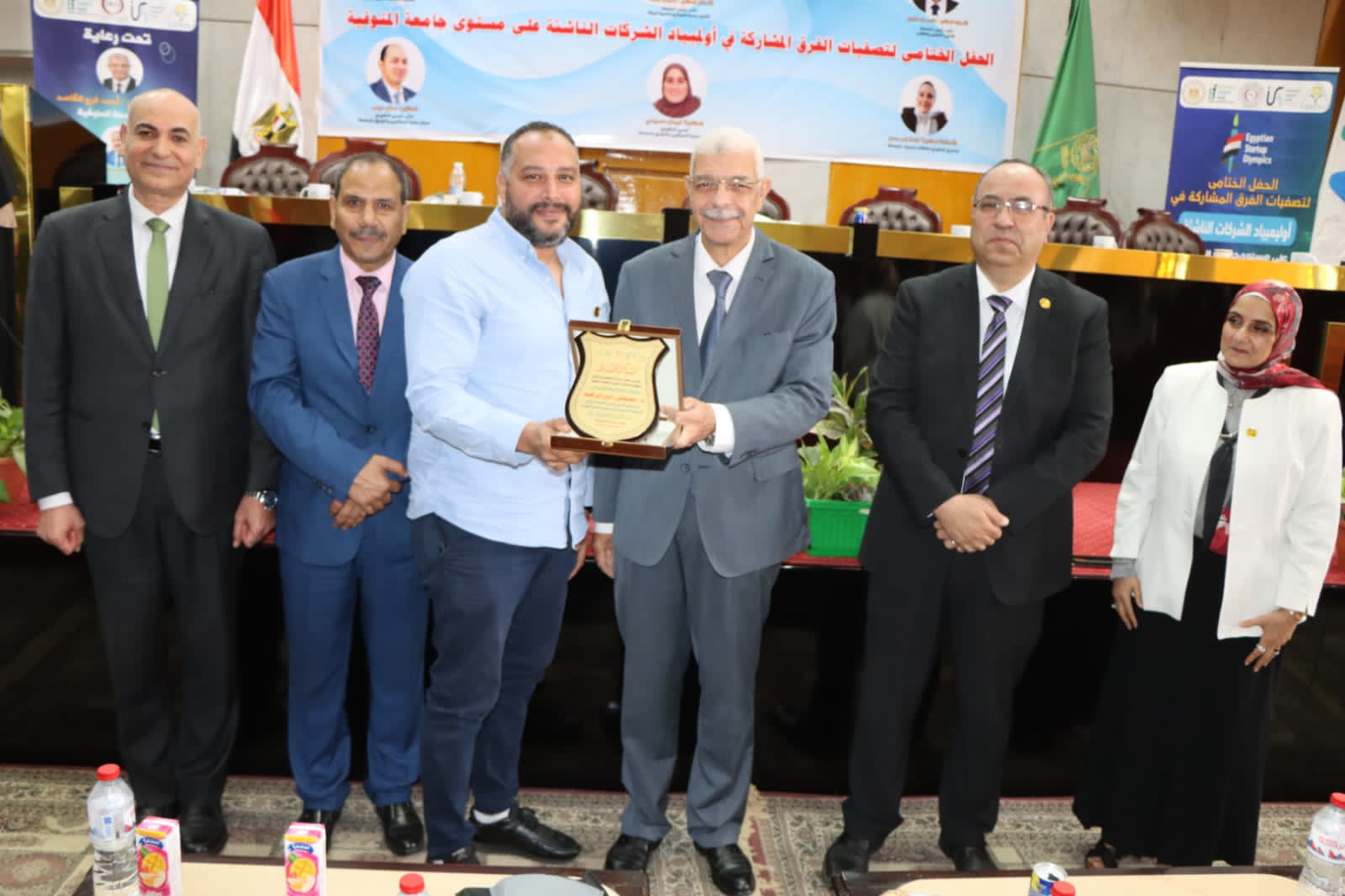 رئيس جامعة المنوفية يكرم الفرق الفائزة بأولمبياد الشركات 