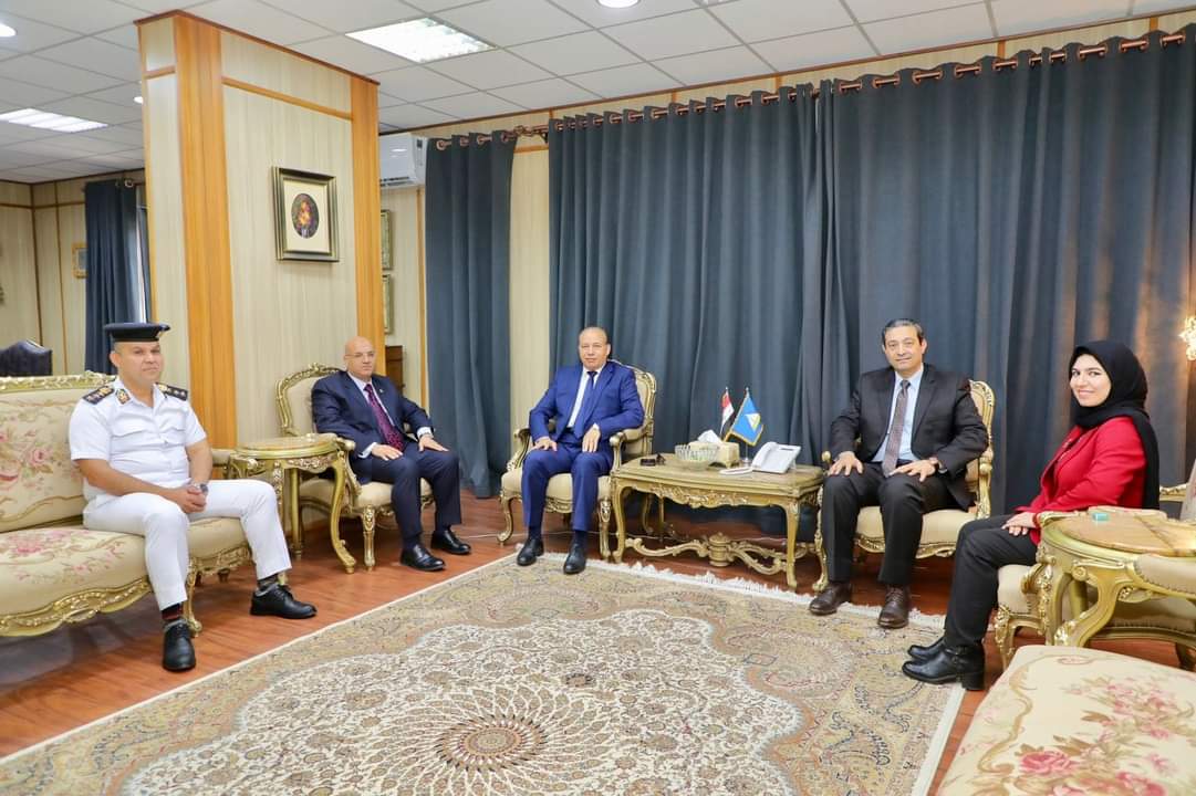محافظ دمياط يناقش مستجدات الخطة المرورية بالمحاور والطرق الرئيسية 