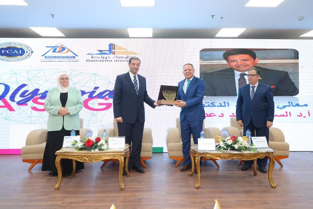 محافظ دمياط: مشروعات أولمبياد الحاسب والمعلوماتية بالجامعة.. تعكس رؤى الابتكار والإبداع بعلوم الذكاء الإصطناعى