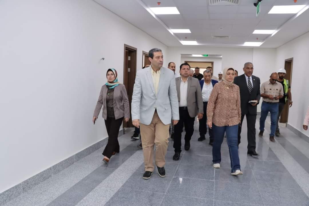 محافظ دمياط يتفقد مركز سيطرة الشبكة الوطنية للطوارئ والسلامة العامة