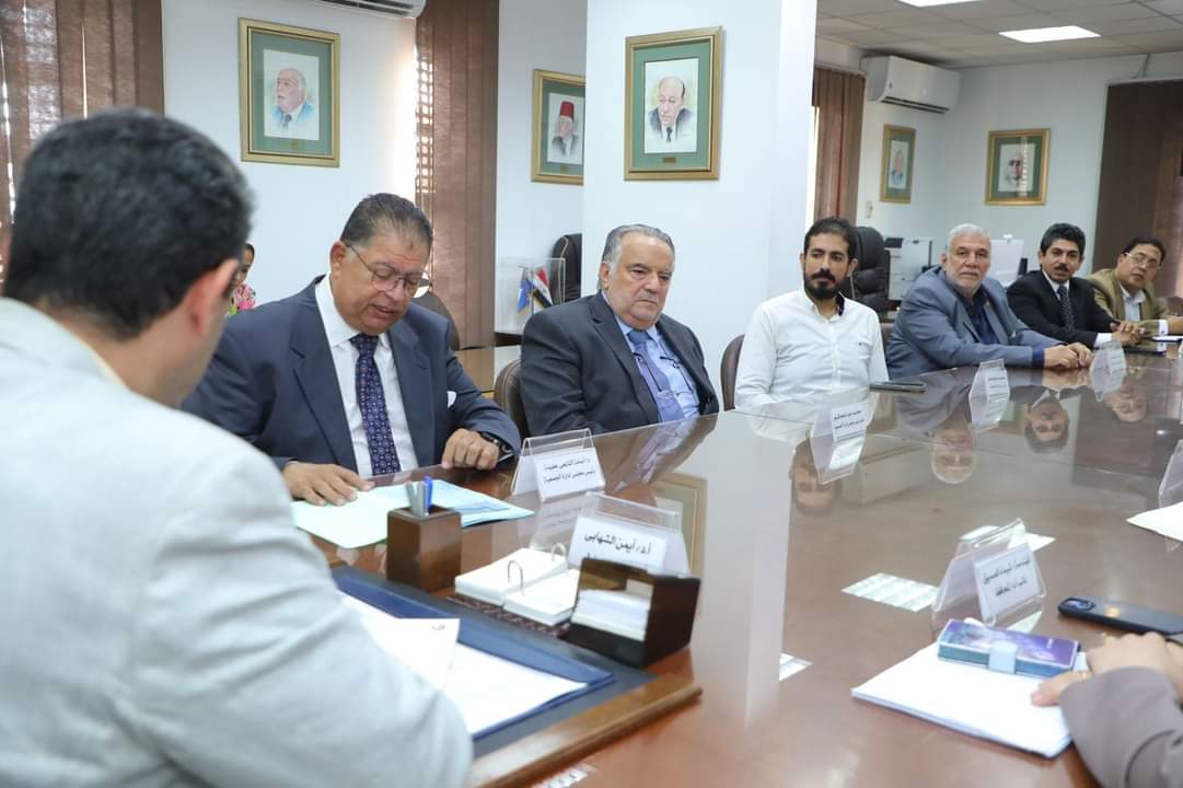 محافظ دمياط يبحث مع ممثلى جمعية المستثمرين أوجه التعاون 