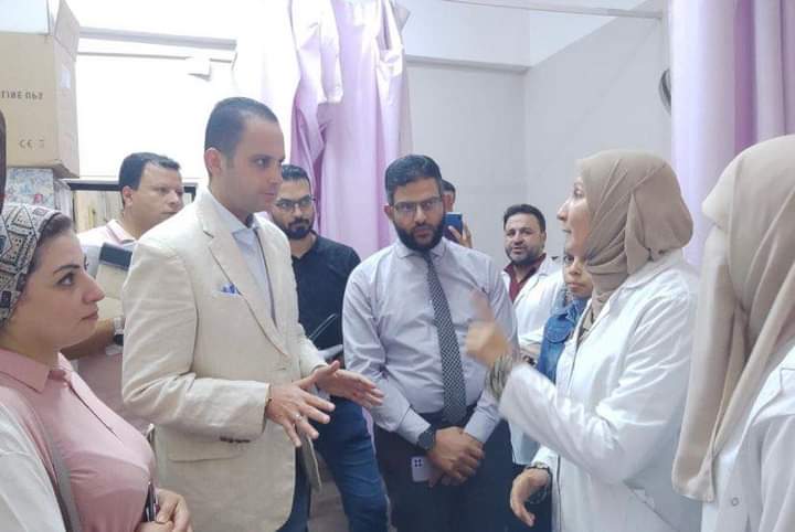 نائب وزير الصحة يفاجىء مستشفى قويسنا .. ويشيد بمستوى الخدمات الطبية المقدمة للمرضى