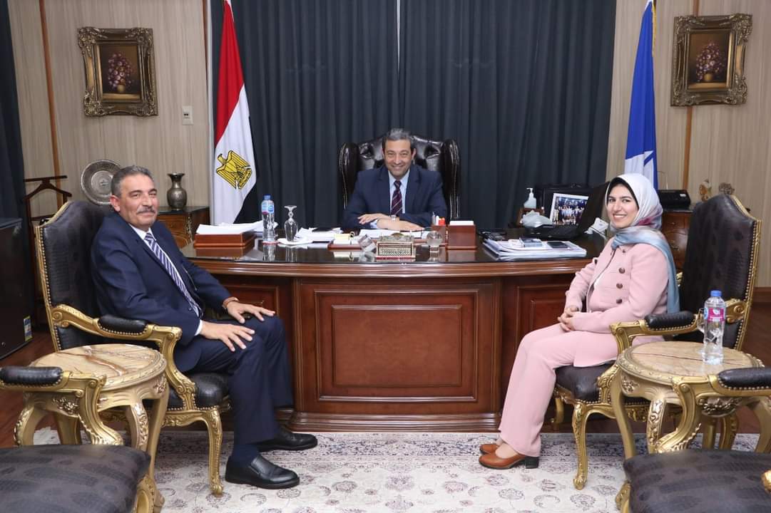 الشهابى يبحث مع رئيس هيئة ميناء دمياط آليات تعزيز أواصر التعاون المشترك