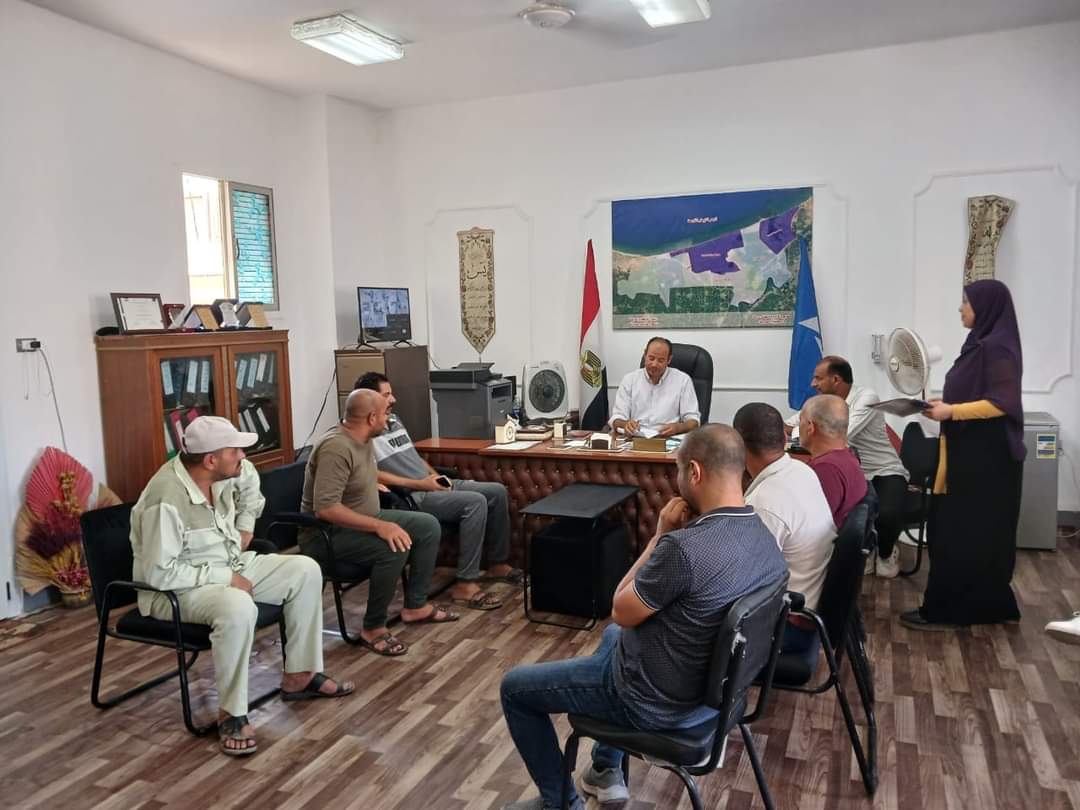 محافظ دمياط يتابع جهود الوحدات المحلية للمراكز والمدن للارتقاء بمنظومة النظافة وصيانة أعمدة الإنارة 