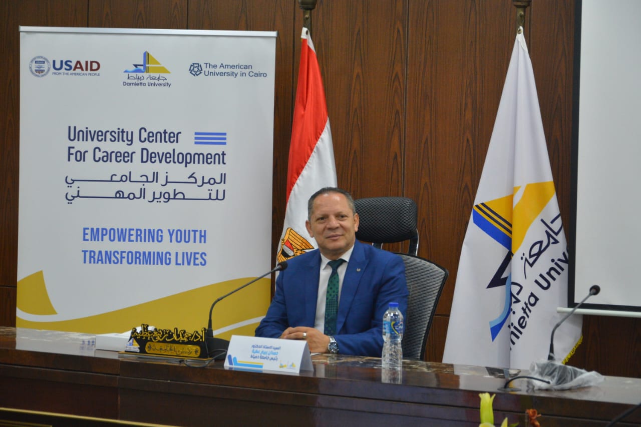 رئيس جامعة دمياط يترأس مائدة مستديرة لمركز التطوير المهنى مع أصحاب الأعمال