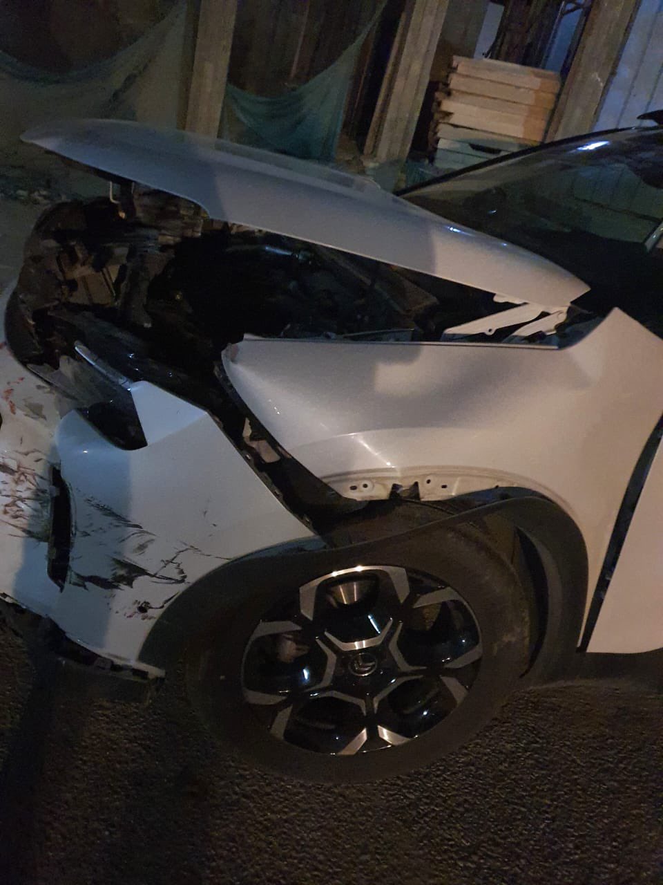 نجاة مدحت شلبى.. وتحطم سيارته فى حادث سير.. وزوجته : فداك 100 عربية