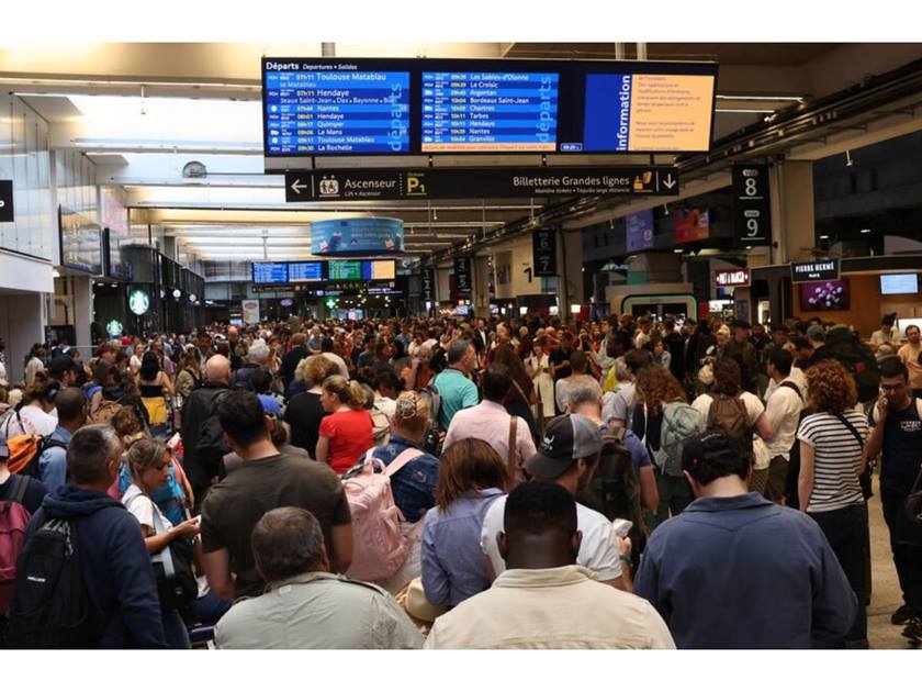 تضرر نحو 800 ألف شخص .. نتيجة الهجوم على شبكة القطارات في فرنسا