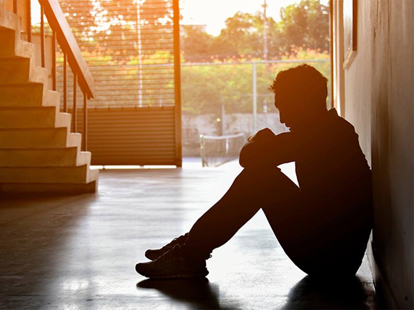 العزلة الاجتماعية والشعور بالوحدة .. يؤديان إلى زيادة خطر ضعف الإدراك