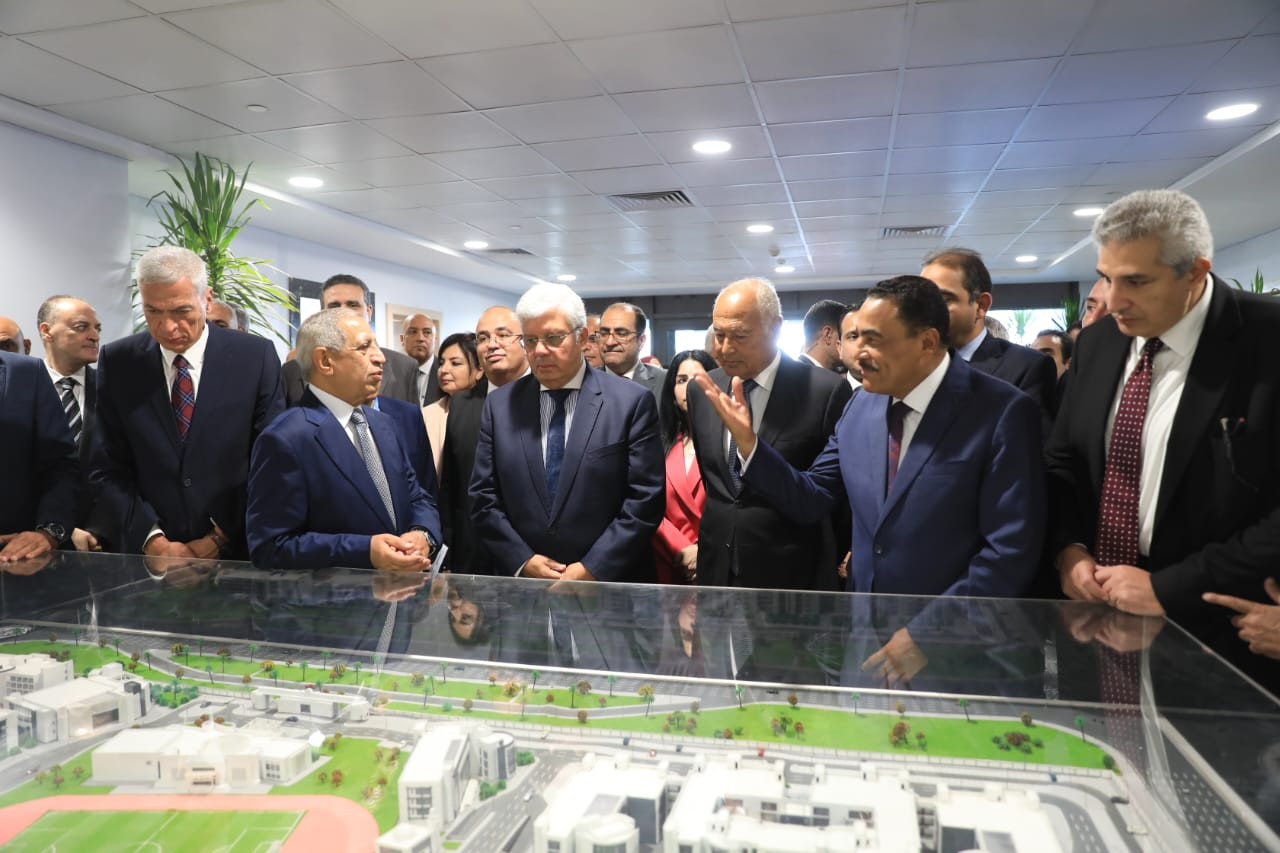 عاشور يفتتح مستشفى الأكاديمية العربية للعلوم .. بالعلمين الجديدة