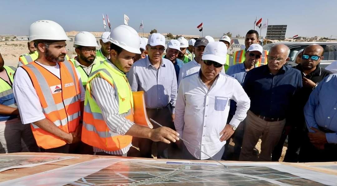 وزير الصناعة والنقل يتفقد  الخط الأول للقطار الكهربائي السريع السخنة / العلمين/ مطروح