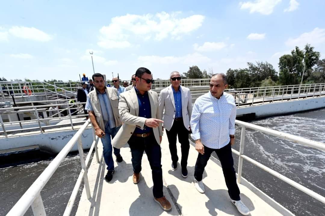 وزير الإسكان يتفقد وحدات "سكن لكل المصريين" وتطوير محاور الطرق ومحطة معالجة الصرف بالسادات