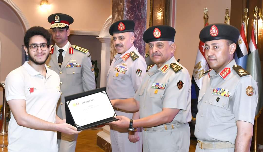 وزير الدفاع يشهد اليوم العلمى للكلية الفنية العسكرية