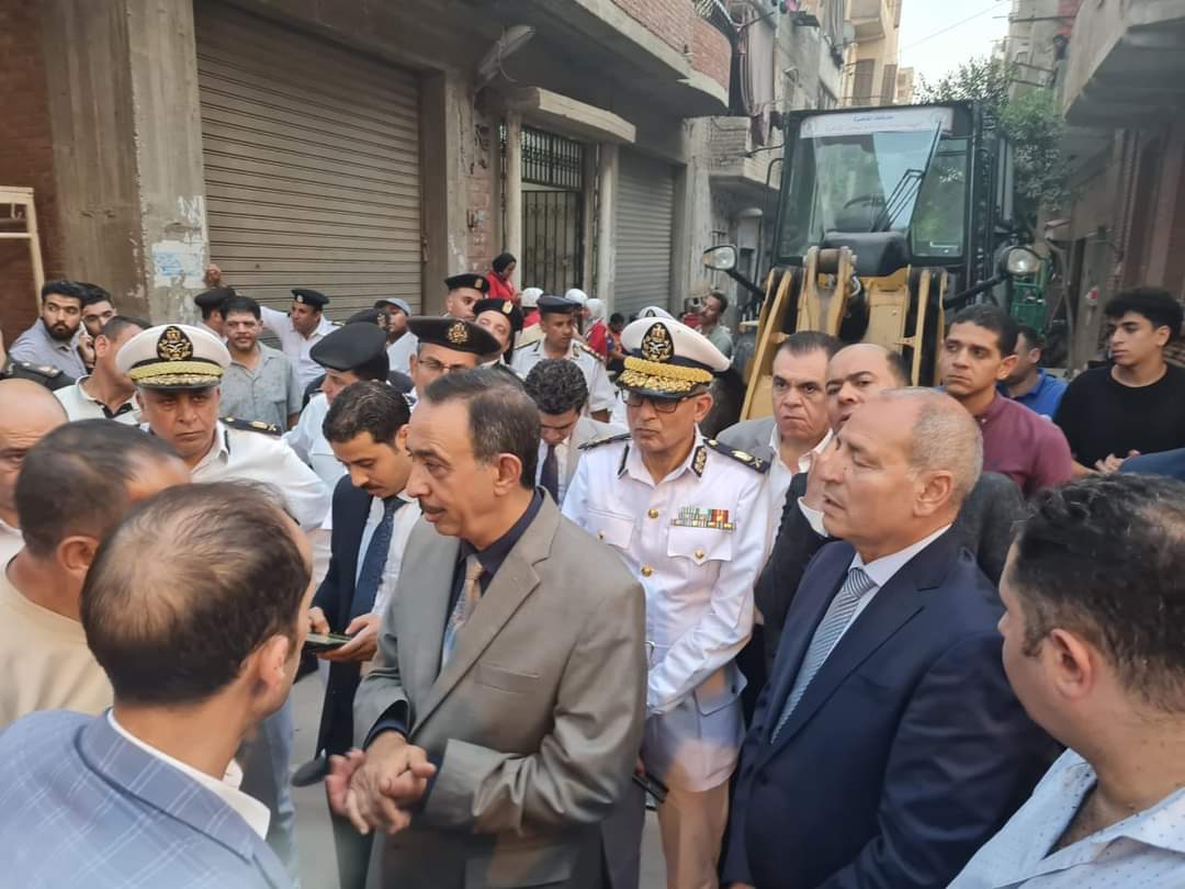 محافظ القاهرة يشرف على عمليات إنقاذ سكان عقار الساحل المنهار