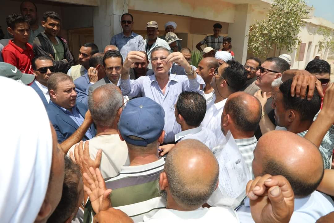 وزير الزراعة يستيجب لمواطنى فرهاش ويقرر إقالة مدير الجمعية ومعاونيه
