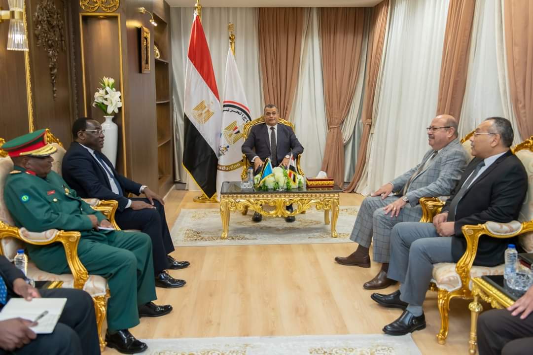 وزيرالإنتاج الحربى يبحث مع السفير التنزانى أوجه التعاون المشترك 