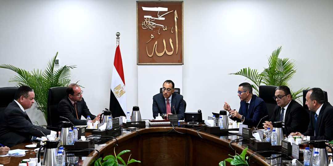 مدبولي : تشكيل لجنة لمراجعة موقف السيارات التى دخلت البلاد لـ "ذوى الهمم" واستفاد بها غيرهم