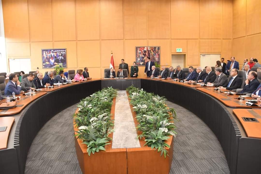 وزير الإسكان : تواصل مستمر مع أعضاء البرلمان لتحقيق مصلحة المواطنين