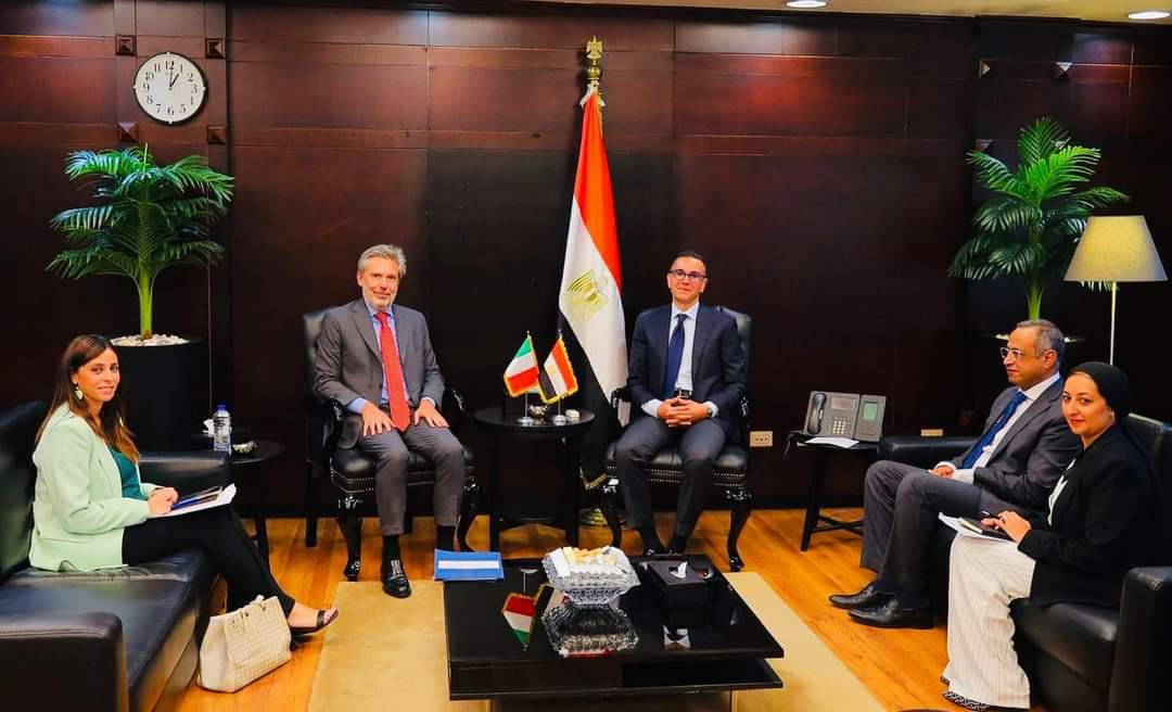 وزير الإستثمار يبحث مع السفير الإيطالي بالقاهرة تعزيز التعاون التجارى والاستثمارى 
