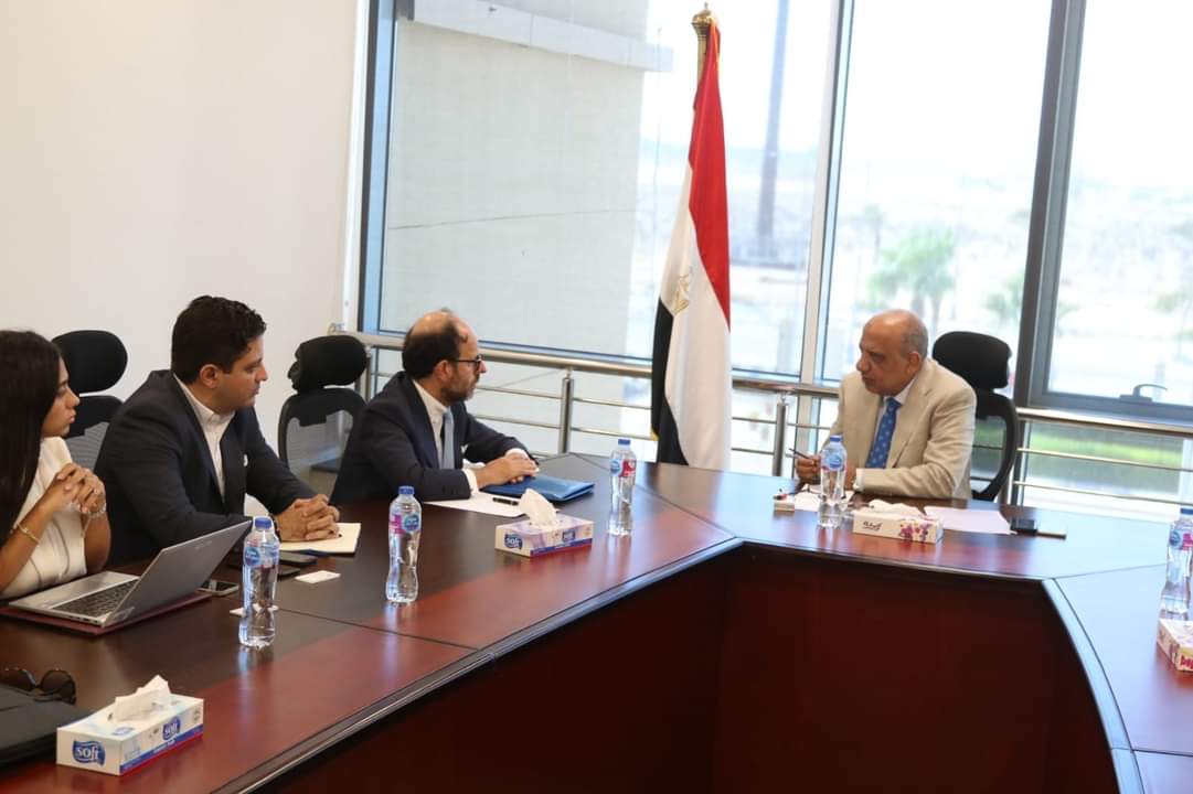 وزير الكهرباء يبحث مع وفد بنك الاستثمار الأوروبى دعم وتعزيز التعاون