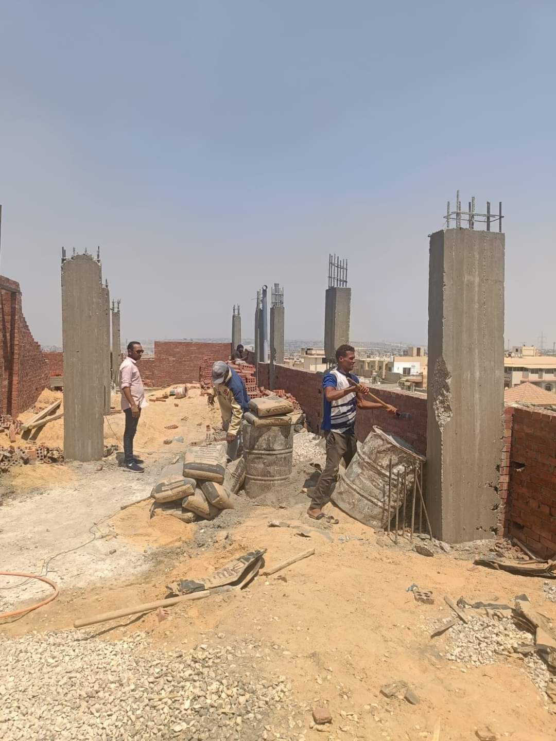 وزير الإسكان: إزالة مخالفات بناء وإشغالات بمدن 6 أكتوبر ودمياط وبرج العرب وسوهاج الجديدة