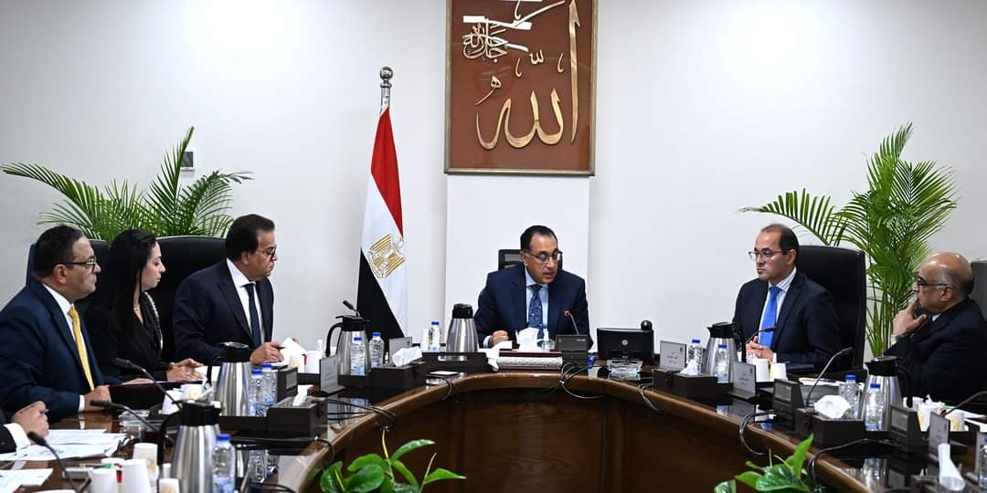 رئيس الوزراء يناقش سبل حوكمة منظومة استيراد سيارات ذوى الهمم
