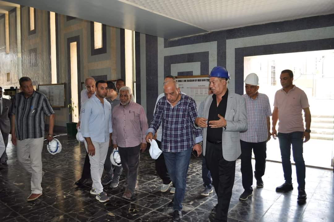 وزير الكهرباء والطاقة المتجددة يتفقد محطة توليد كهرباء السد العالى