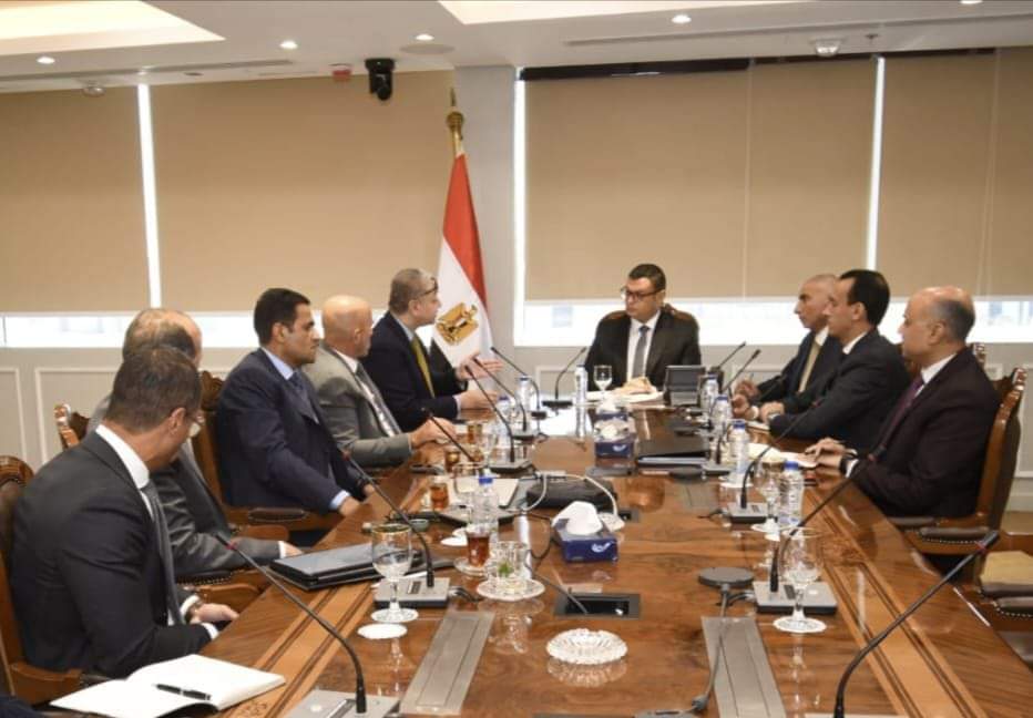وزير الإسكان يتابع الموقف التنفيذى لمشروع أبراج الداون تاون وبحيرات العلمين "كريستال لاجون"