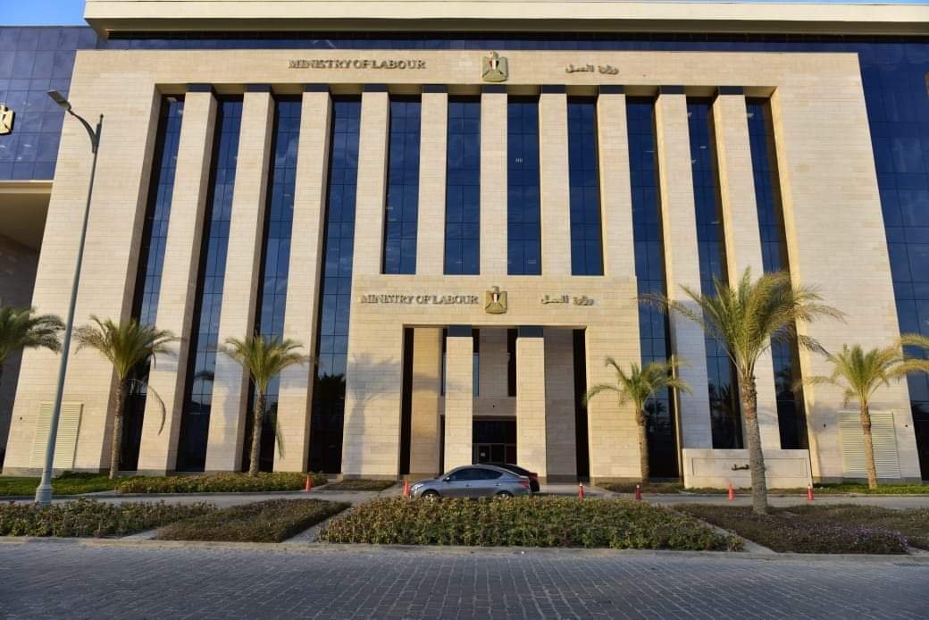 صرف تعويضات للعمال ضحايا حادث سقوط "سقالة خشبية" بالدقهلية
