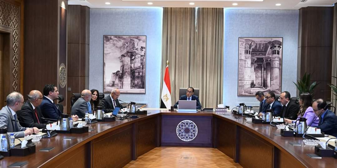 رئيس الوزراء يلتقى مسئولى مجموعة "المنصور للسيارات"