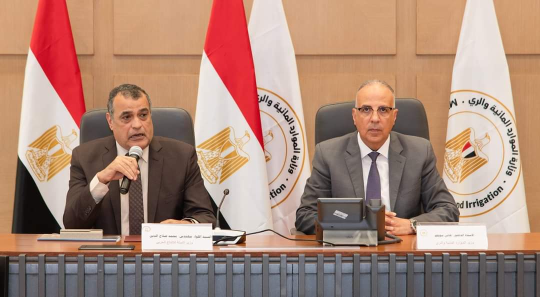 سويلم بحث مع وزير الإنتاج الحربى الموقف التنفيذى لمشروعات تأهيل الترع ومحطات الرفع والمنشآت المائية