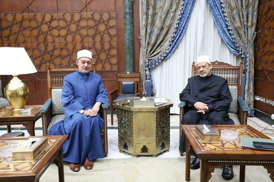 المفتى.. للإمام الأكبر : كنتم لنا نعمَ الأب وخيرَ المعلم.. غمرتموني بفضلكم وكرمكم وشملتموني برعايتكم