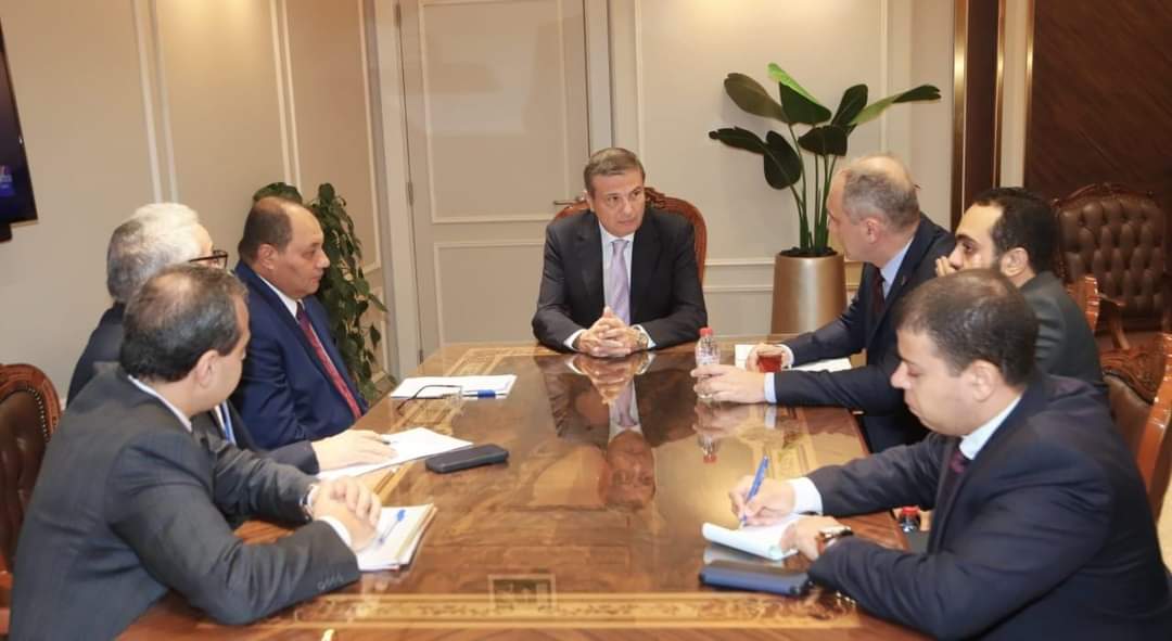 فاروق يبحث مع السفير البيلاروسي التعاون فى الميكنة والصادرات الزراعية  - الخبر لايف